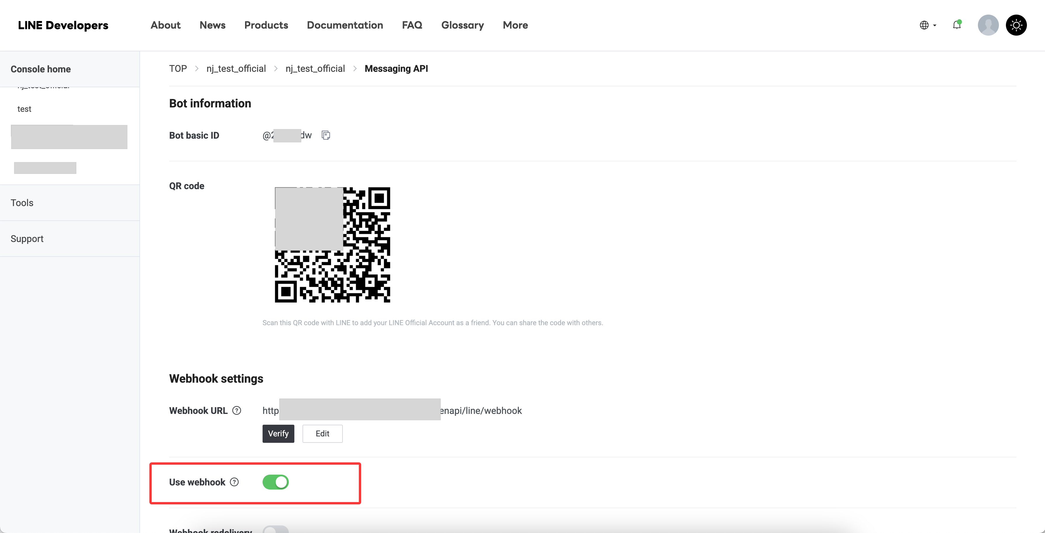 Messaging API 的 Webhook settings。請先確認 Webhook URL 有資料,再開啟 Use webhook。